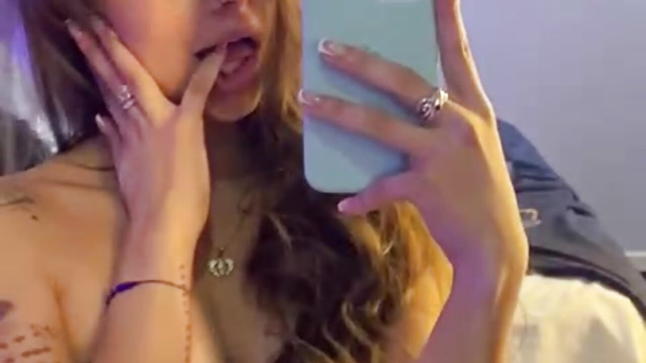 Do you like my new pircings?Imagine them agitated on top of you... 🤤 — filmik AmmyJones_, modela(-lki) na kamerkach