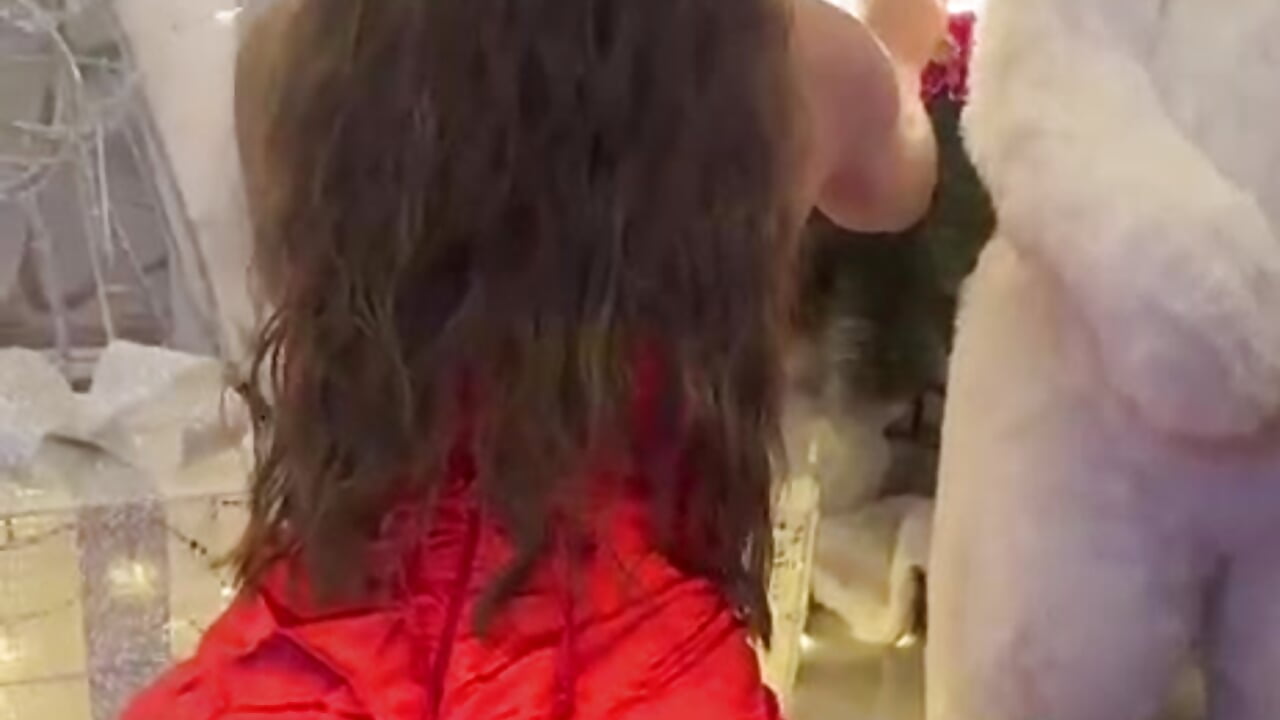 Just imagine fucking me here, under the tree! — filmik AmmyJones_, modela(-lki) na kamerkach