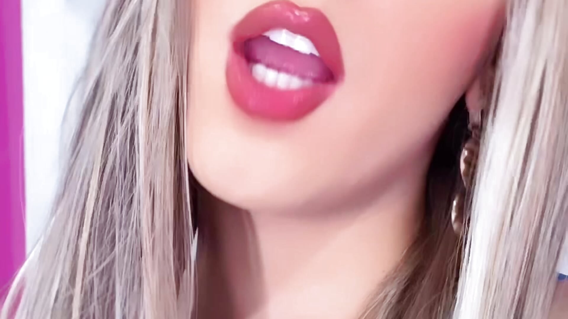 Kiss me - video by miss_sophie98 cam model