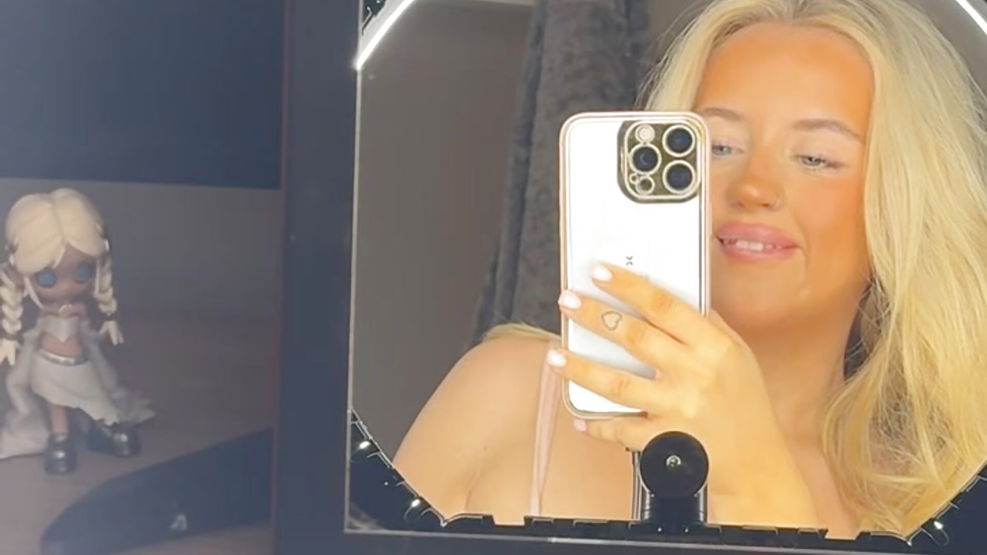 Winking at ya 😉 - video by PrincessMegUK cam model