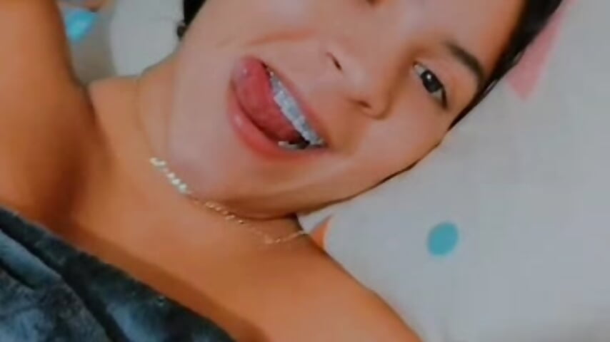 I'm waiting for you my love in my bed - video by samanthaeliott22 cam model