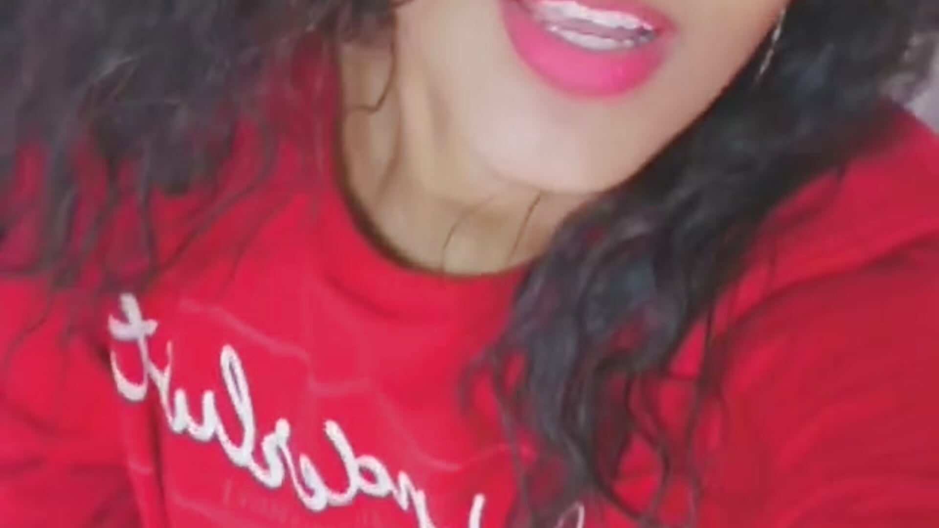 How do you like my hair best? Curly or smooth? - video by samanthaeliott22 cam model