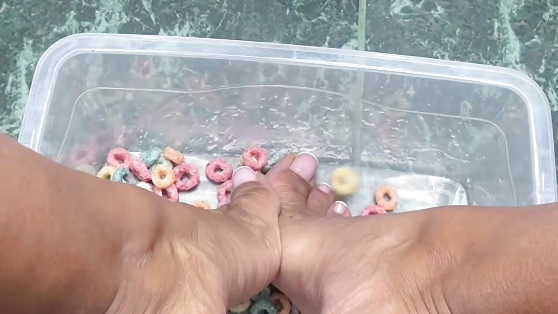 Milk in my feet - βίντεο μοντέλου AlessiaLondon