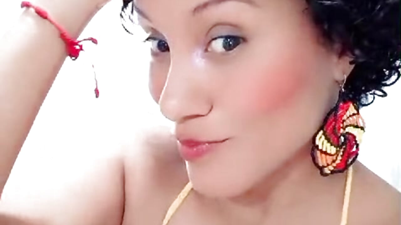 👸🏽❤️ - video by AdelaHaneix cam model