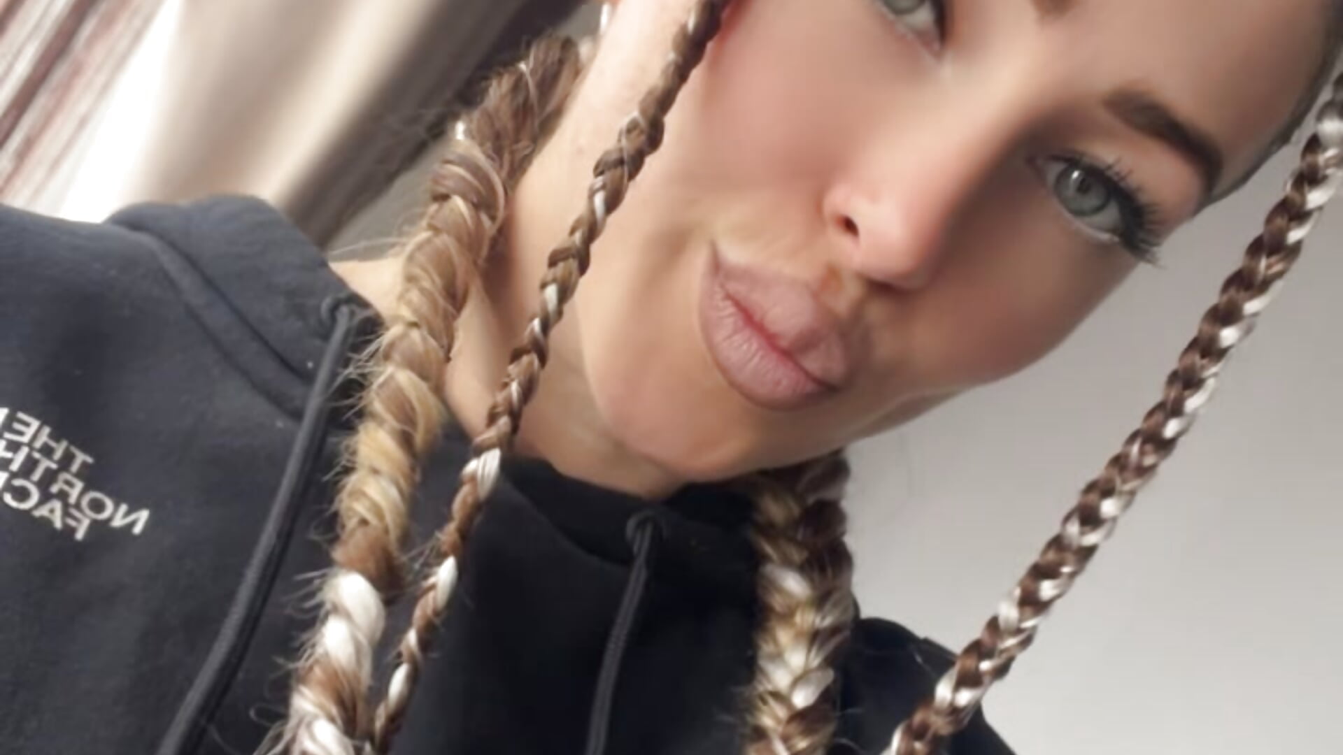 316C6FB7-CA4F-4810-95FB-2400301B0299 - video av RaquelleDevon cam model