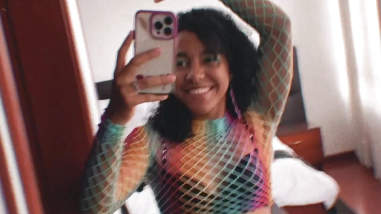 Dance dancee – video modela na kameri Afro_dita8
