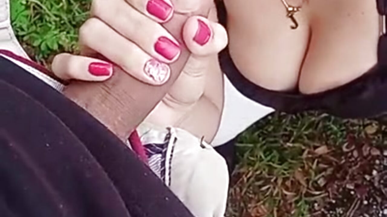 rica mamada en la calle - video by Zlatan27305 cam model