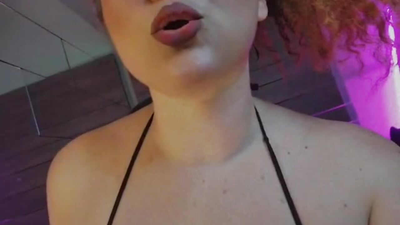 "Shut me up with kisses... or whatever you can think of." 💋 - vidéo du modèle de showcams Kateryn_