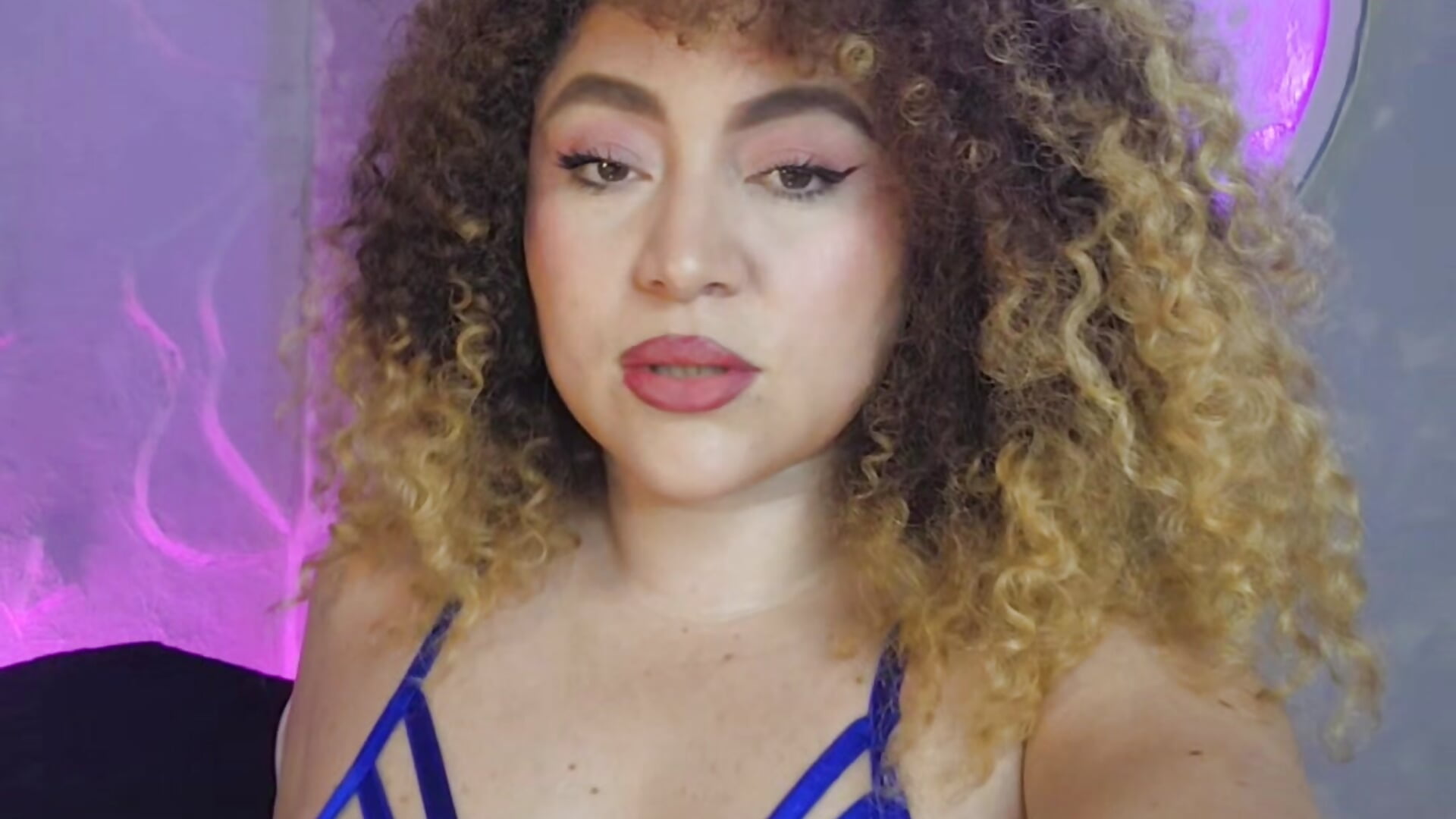 Kiss Me 😈💋 - vidéo du modèle de showcams Kateryn_