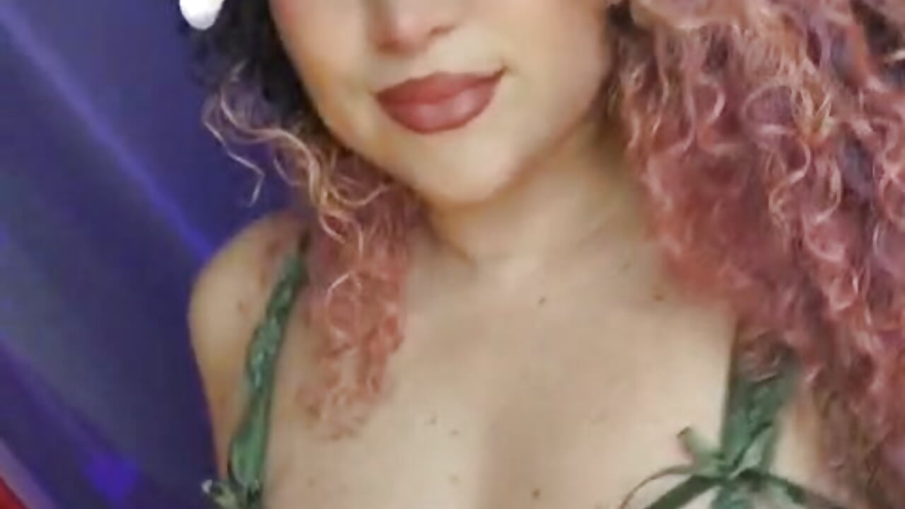 "Look at me in the eye, but be careful ... you can get lost." 🔥🔥🔥 - vidéo du modèle de showcams Kateryn_