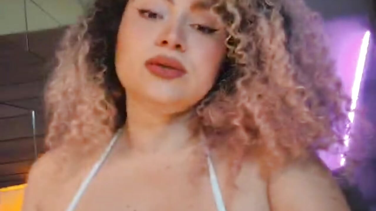 "I want to feel how you travel with your hands ... and with your mouth." - vidéo du modèle de showcams Kateryn_