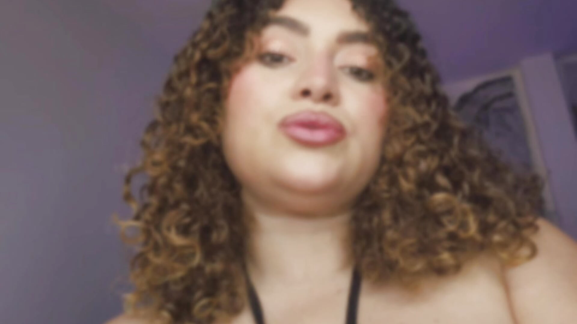 Ready to have fun. 😈💋 - فيديو من Kateryn_ موديل الكام