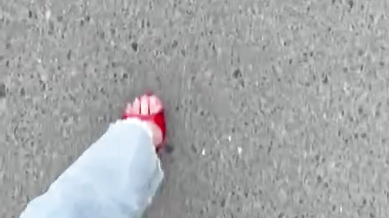 i test the asphalt for strength with my heels🤭