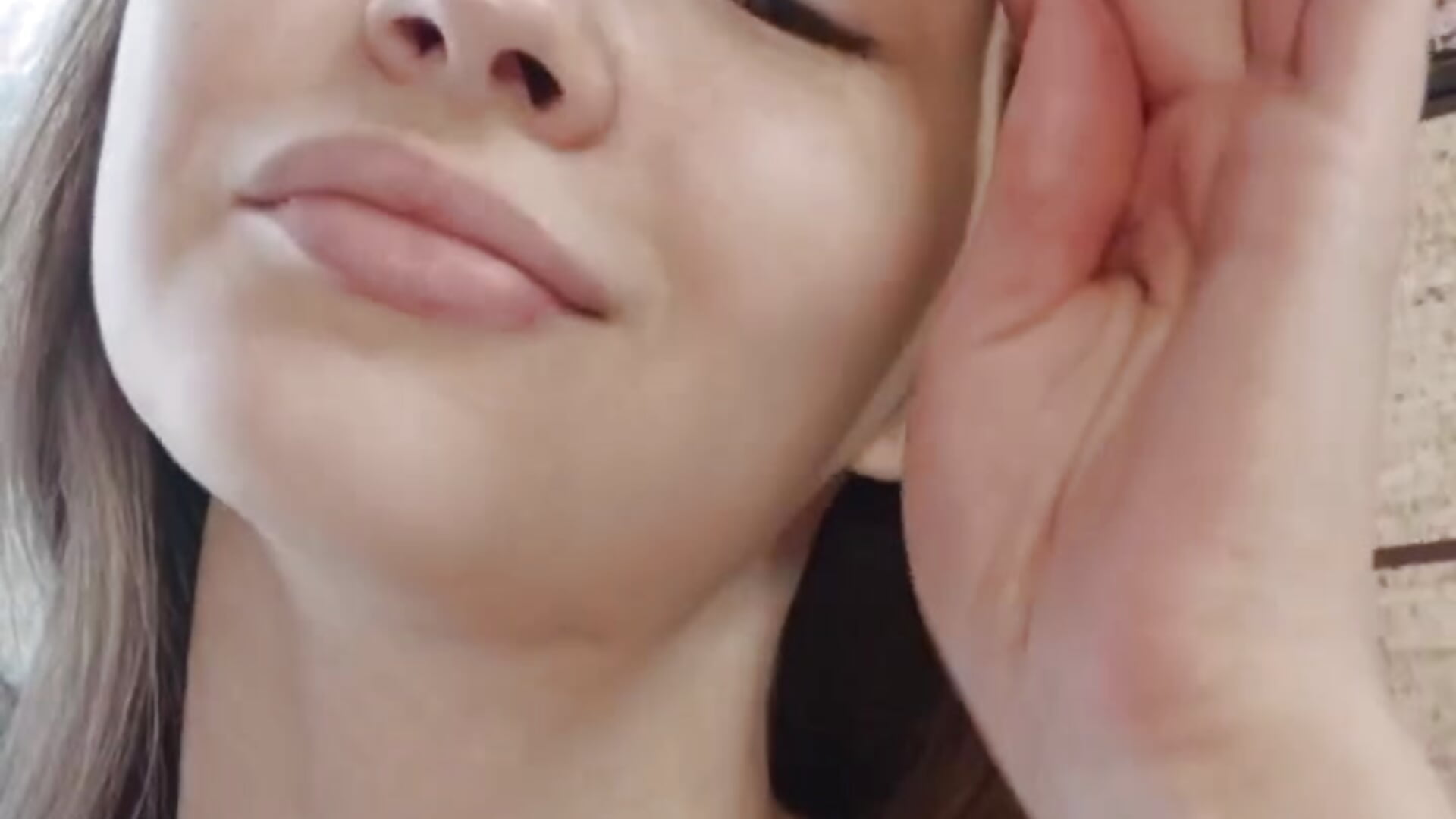 Such a charming welcome smile - video by OnaZiroge cam model