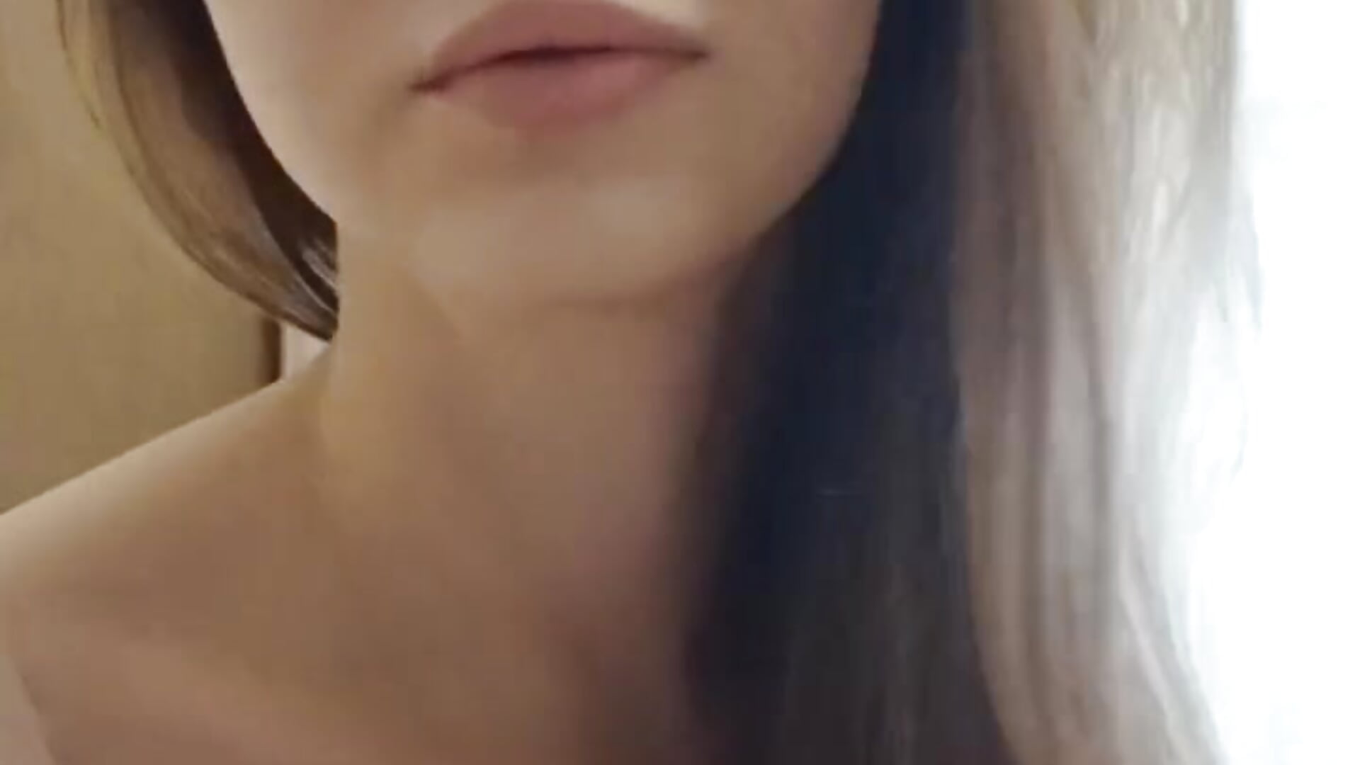 Stunning smile for fun - video by OnaZiroge cam model