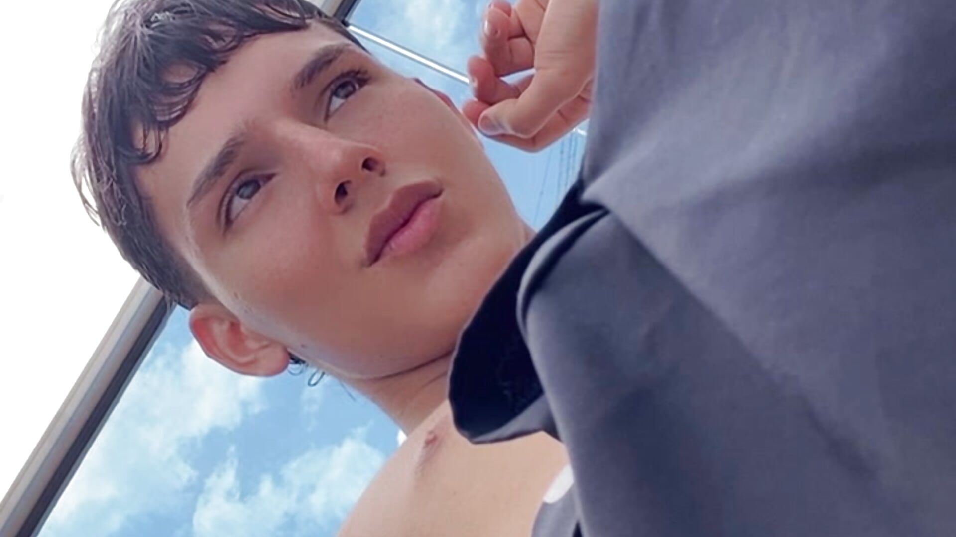 In the pool 💦 - clip cu Kev_jenner model videochat