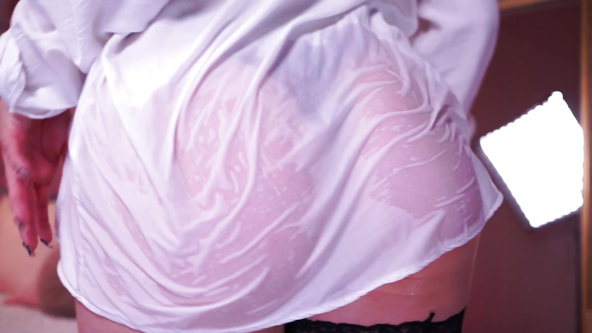 tease u with my BIG JUICY ASS in wet shirt - Vídeo de AnnLevine, modelo de vídeos