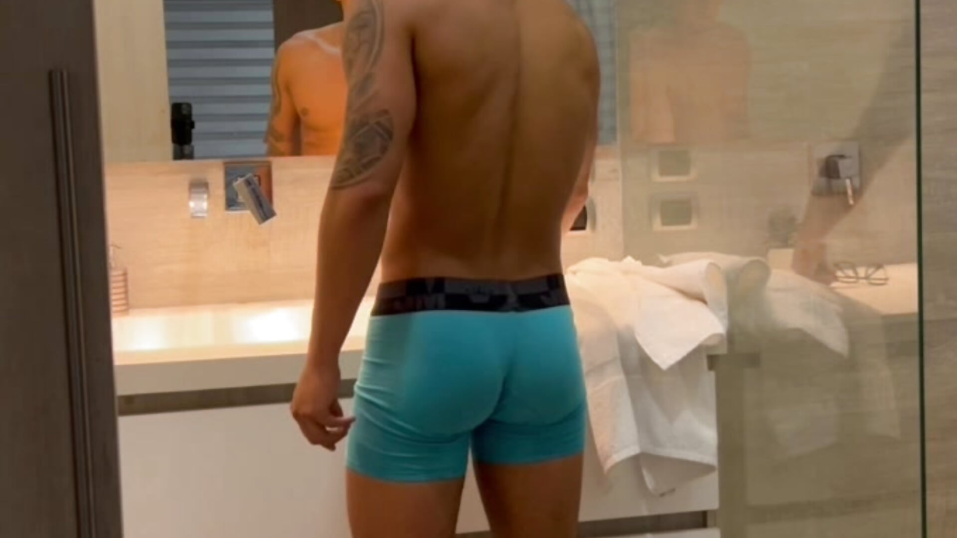 copy_EF150B2B-E710-46DE-ADE1-FB01F60E644B - video by JonaikerCR cam model