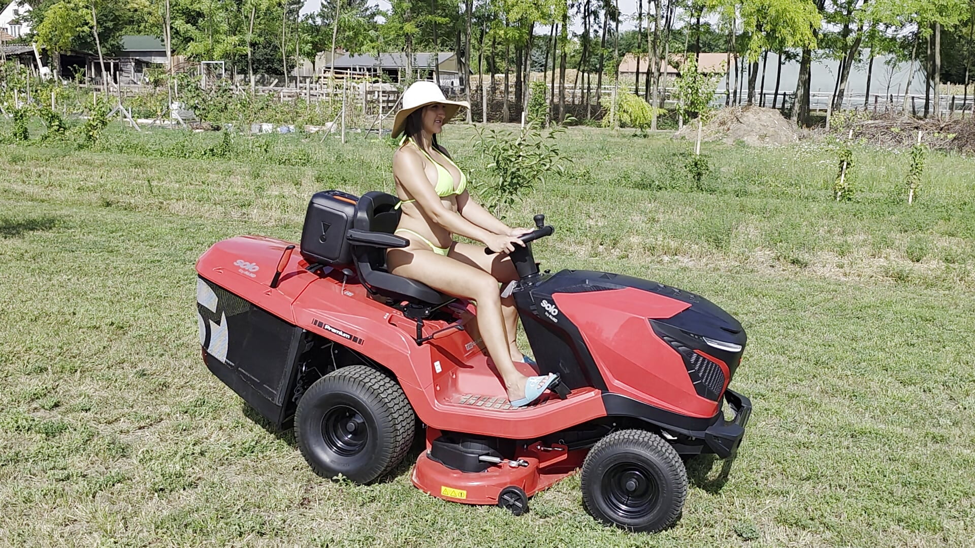 Gardener girl – видео вебкам-модели Bunny_LiveShow