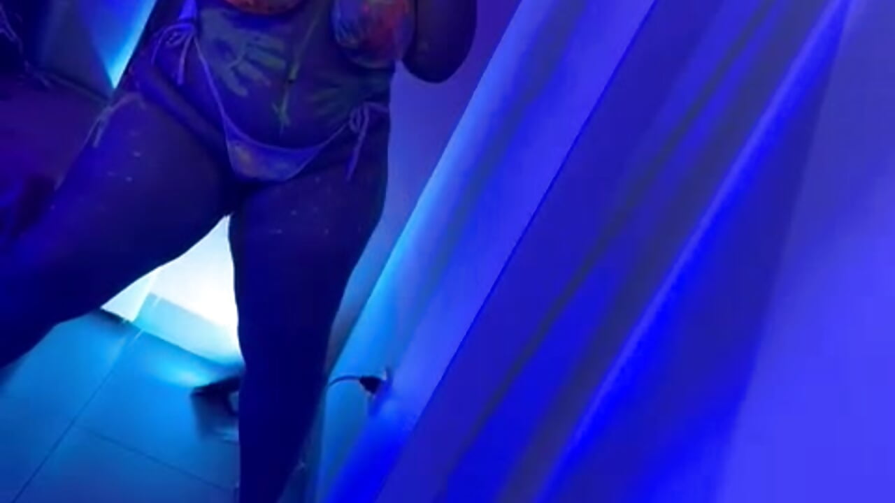 Neon party 🍑🍑