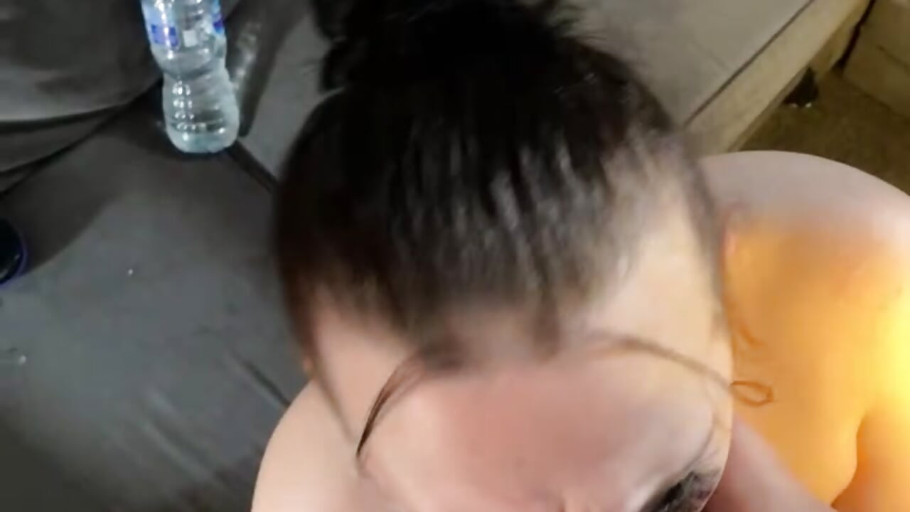 Naked bj on my knees - video av riri_bstvx cam-modell