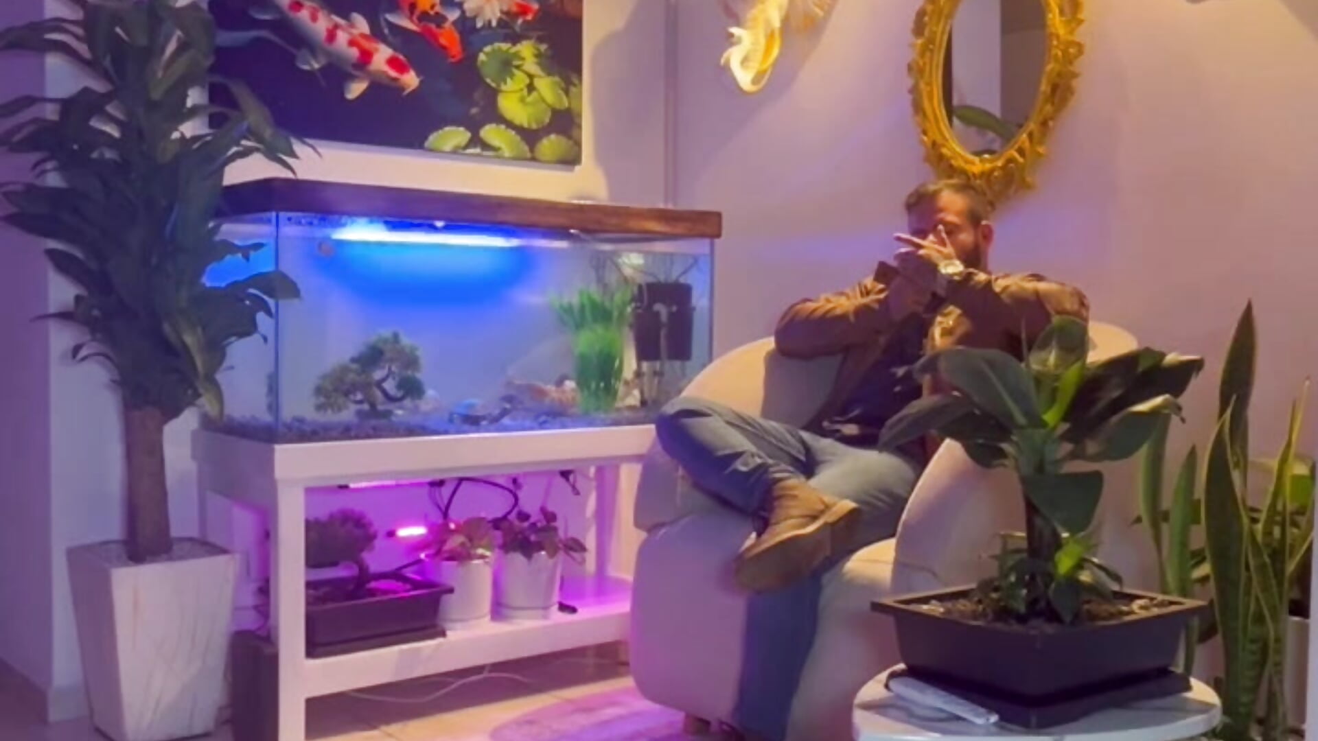 Chillin At Home - vidéo du modèle de showcams Johnnygrayson1