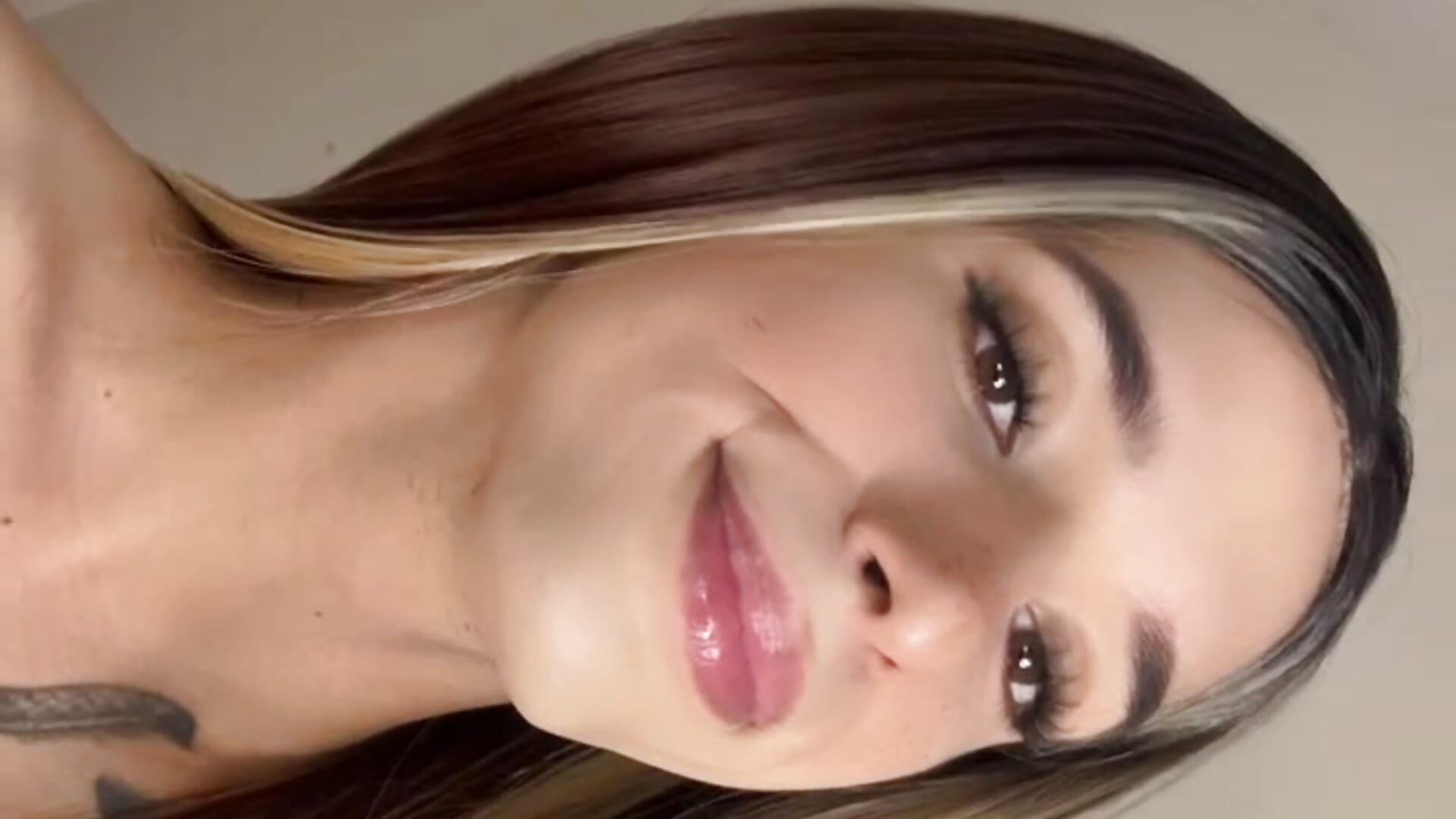 WhatsApp Video 2025-10-22 at 10,49,56 PM - video by fiorellaselfsuck cam model