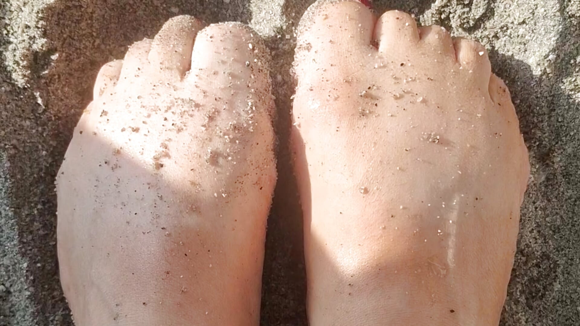 Feet in the sand - video oleh model kamera sharith_gh