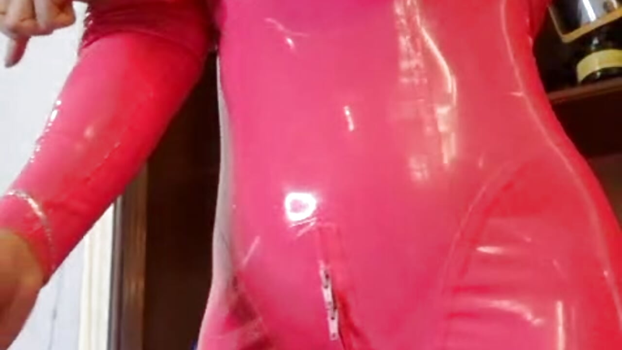 semi-naked in my beautiful latex suit - video by sharith_gh cam model