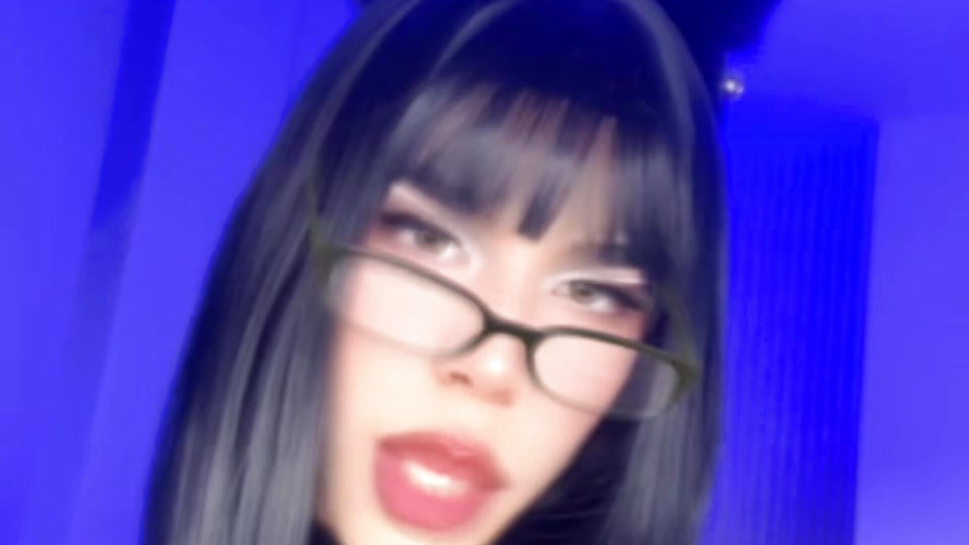 🫦 - video by LucyGiraldo cam model