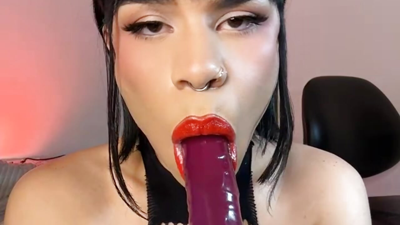 Juicy cock sucking🍆💦