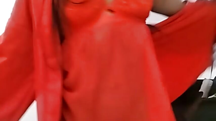 [18 Jun 22:20] Public Show - video by Cinderellajewelsofficial cam model