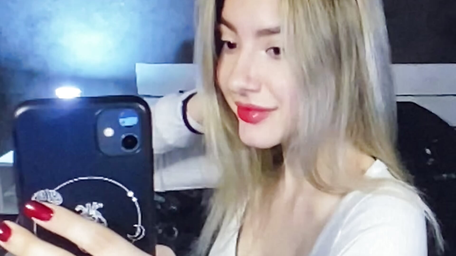 Lizzy <3 - video by blondes_with_glasses cam model