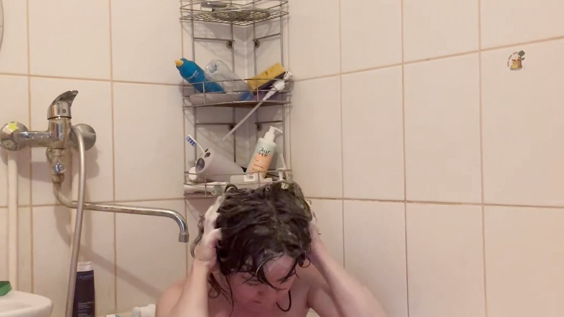 I wash my head in the bathroom - video av Diamond_Tyler cam-modell