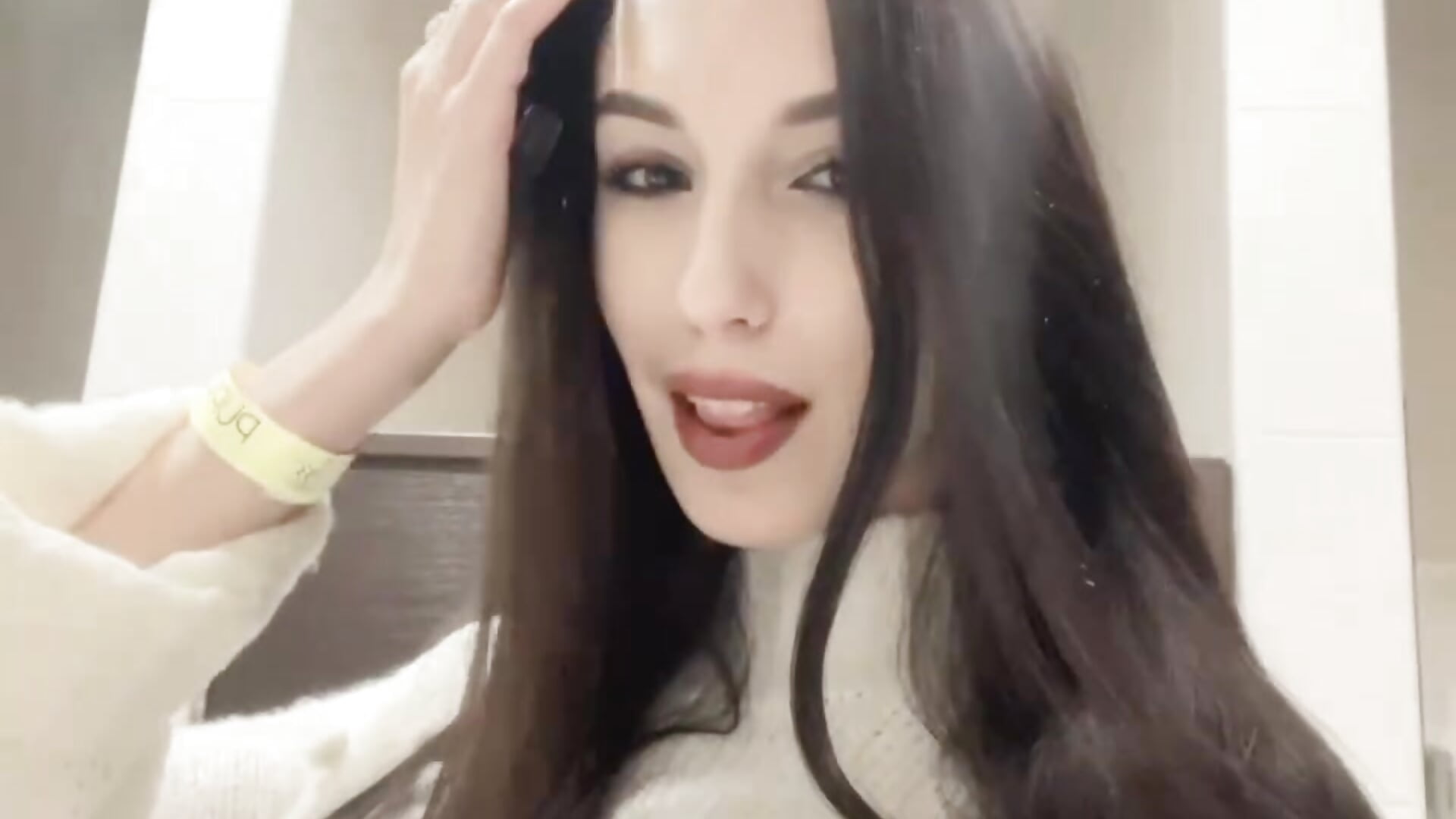 💜 - video by Olya_Angel cam model