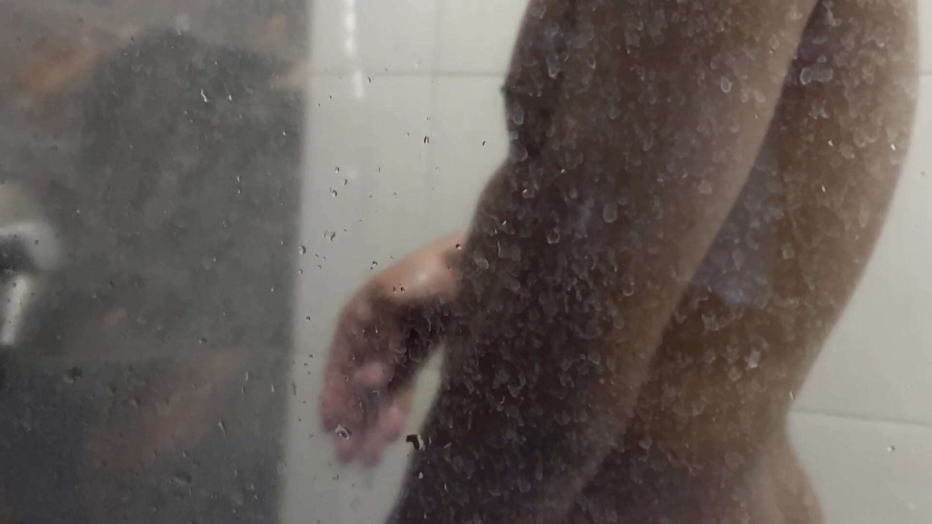 Nos duchamos 🥵 - فيديو من Andrespraaa موديل الكام