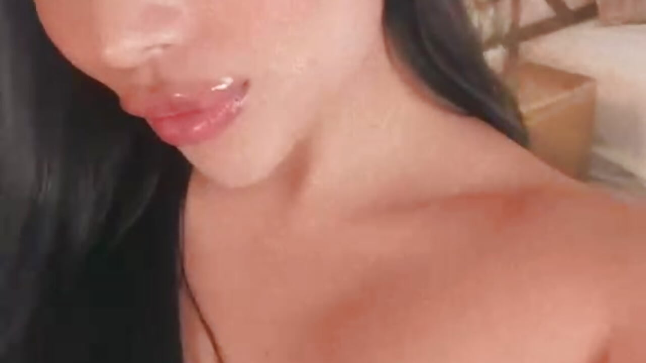 I want to be that favorite thought 💕 - video by CarolineMaldonado cam model