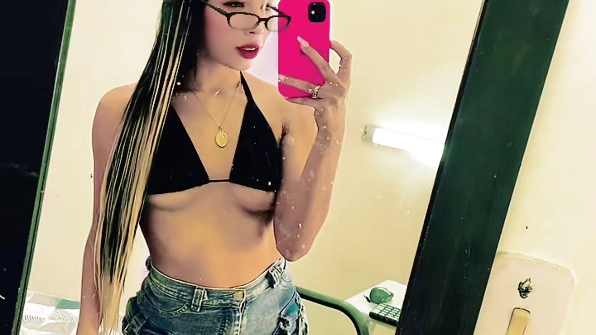 8f06d7ccfd954f0f8044636d7e779346 - Lina10 adlı kamera modelinin videosu
