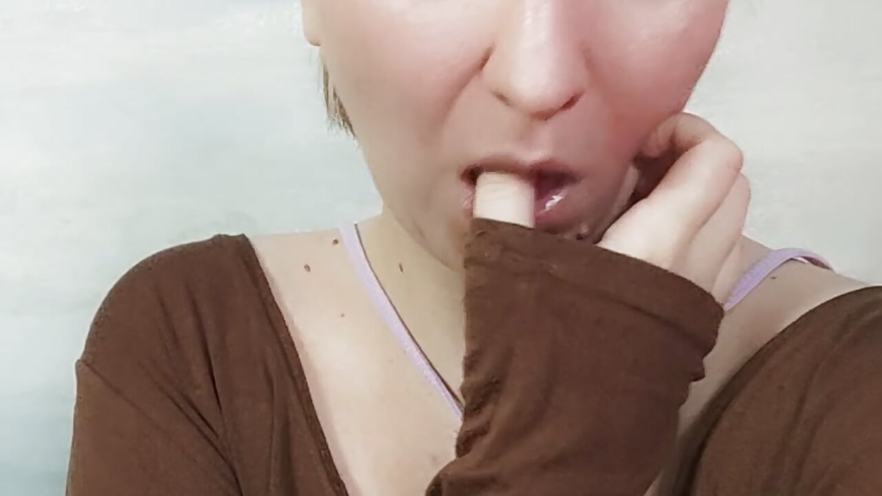 hey there! ♥ - video by licentia__poetica cam model