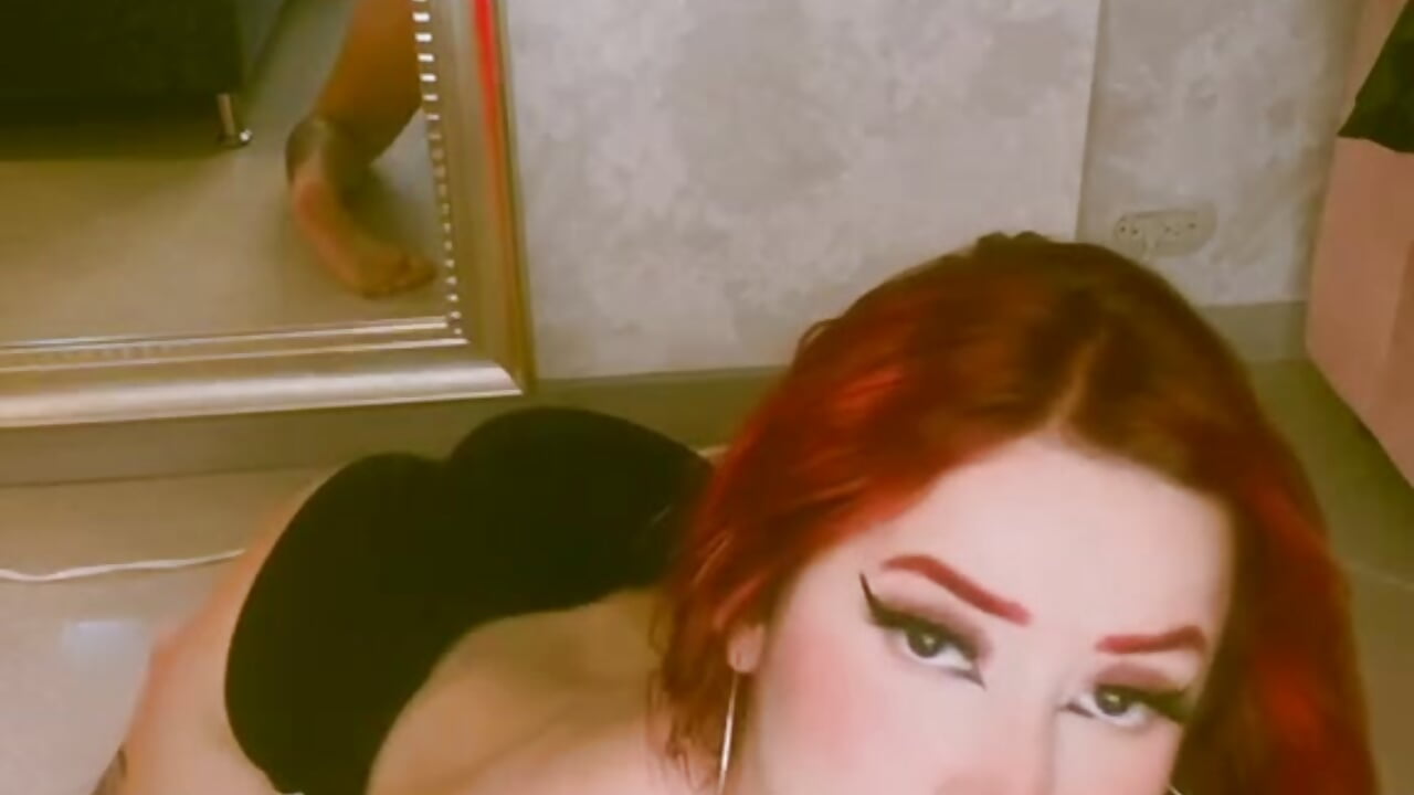 Shake ass  on doggystyle and close up my face– HannaRed_ kameramodell videója