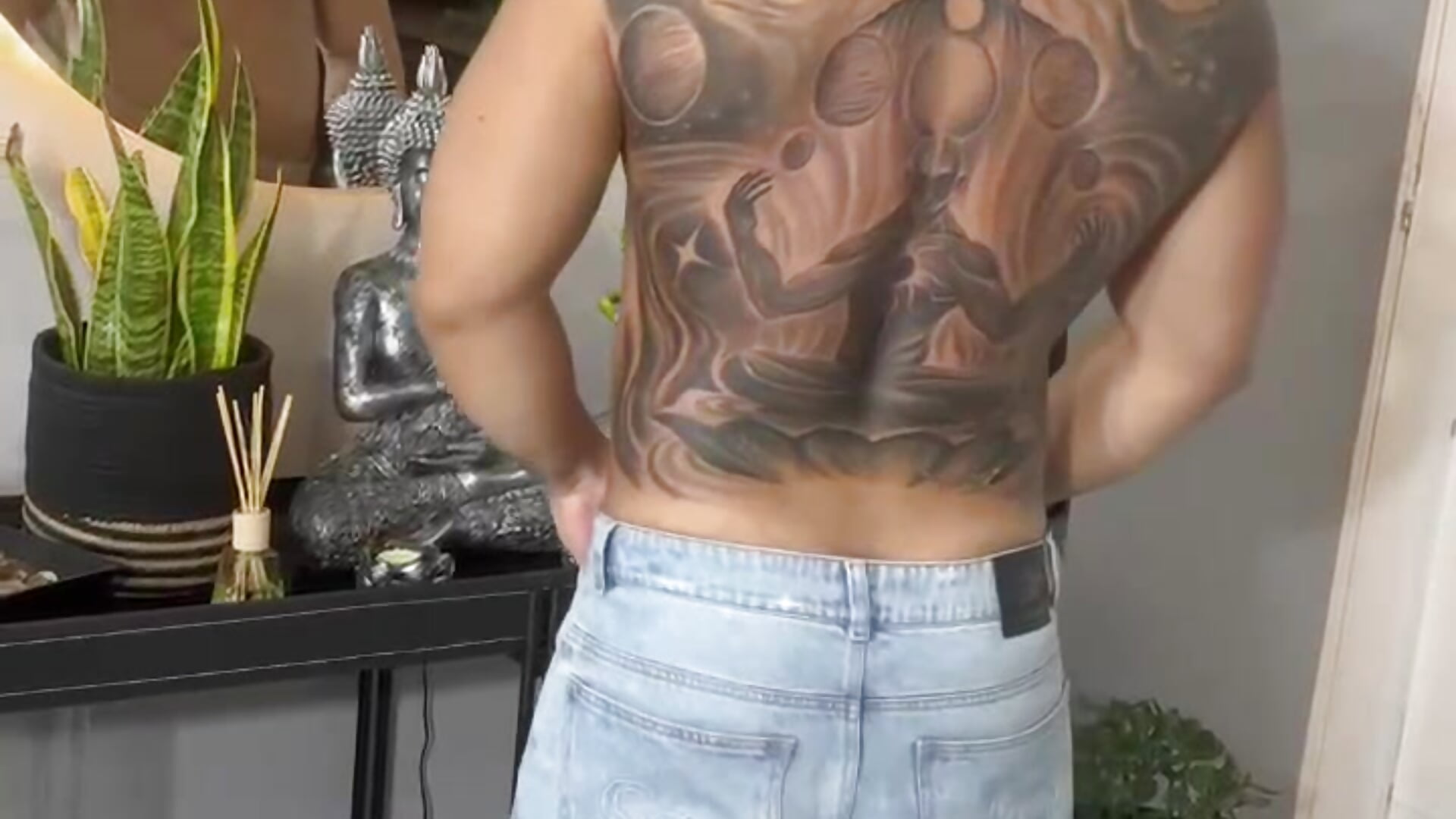 AT HOME - clip cu Damon-benet model videochat