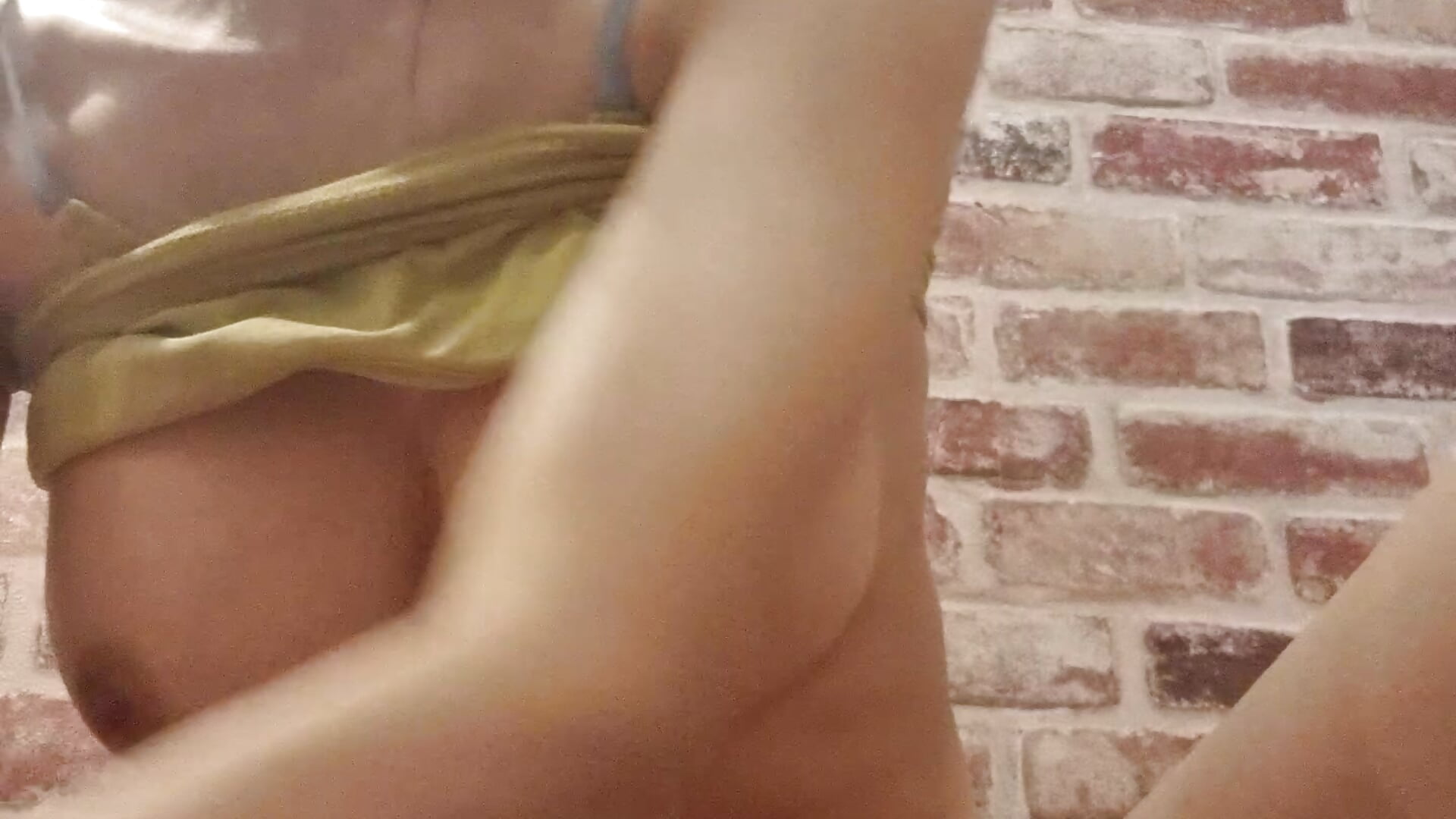 showing you how baby likes deep anal dildp - video by Hope_Kristy cam model