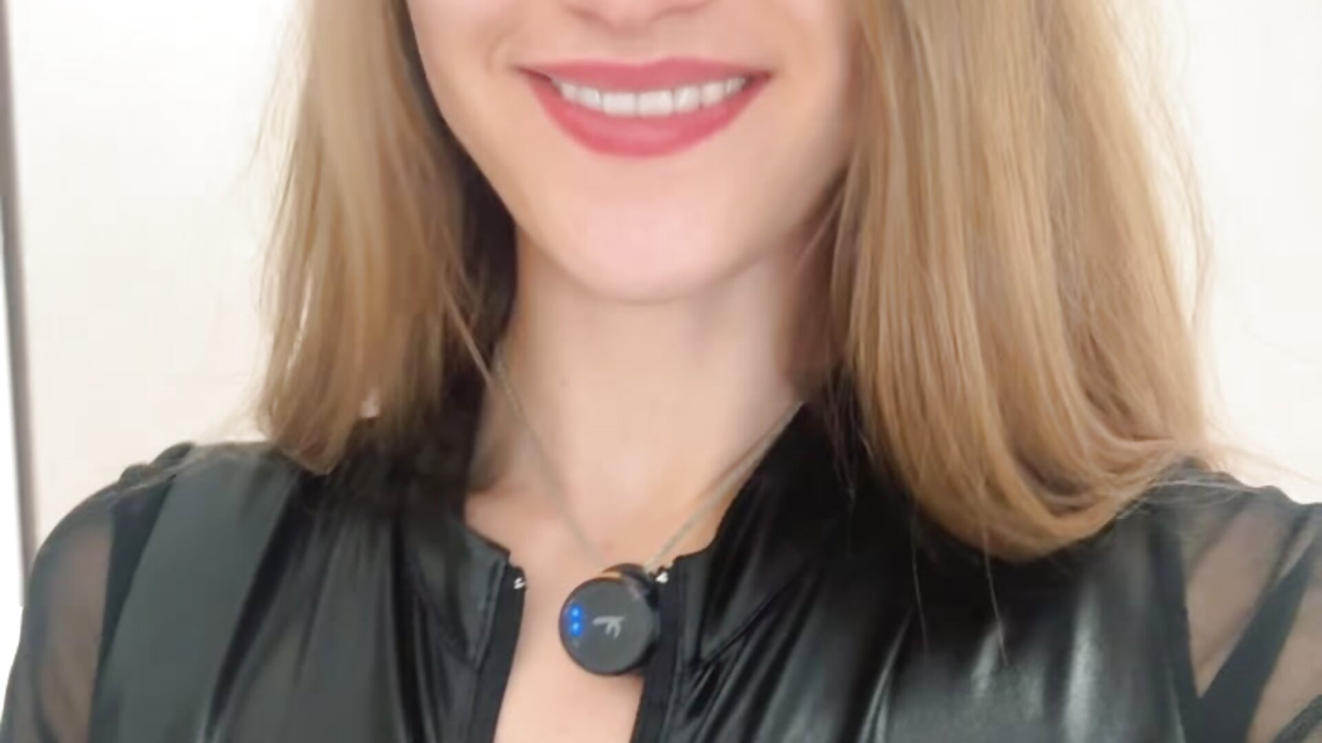 In shiny bodysuit - βίντεο μοντέλου KateRedgar