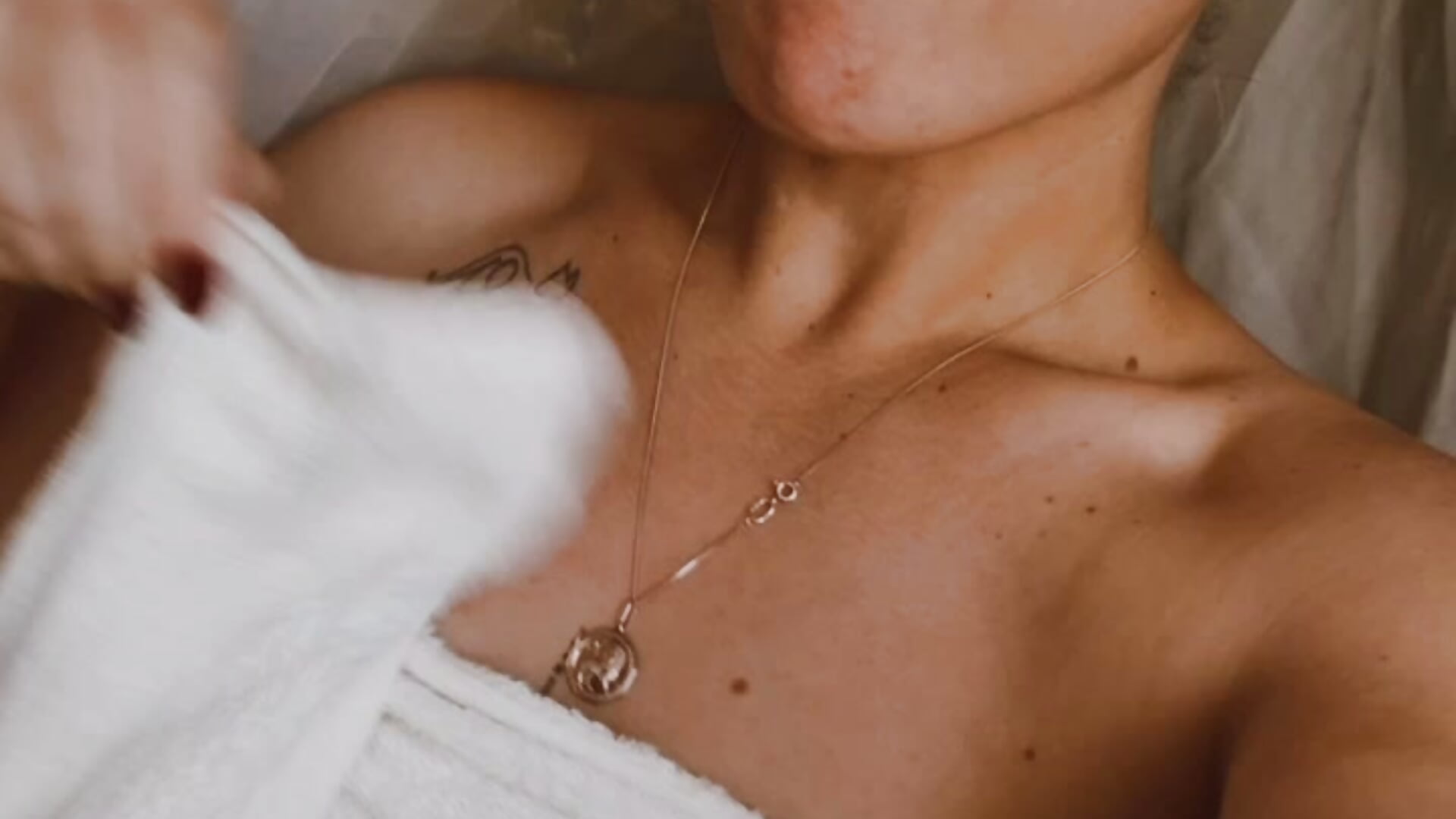 Oops 🙊 - video by Charming_Daphny cam model