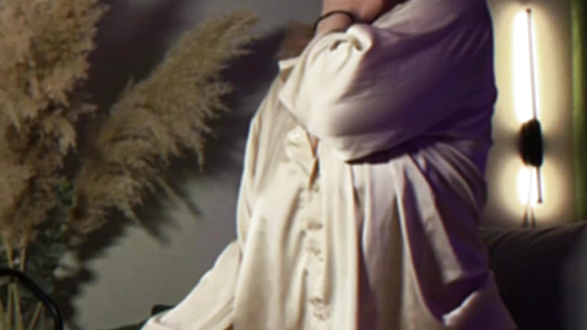 Gentle, seductive, attractive, naughty for you❤️－カメラキャストのCharming_Daphnyの動画