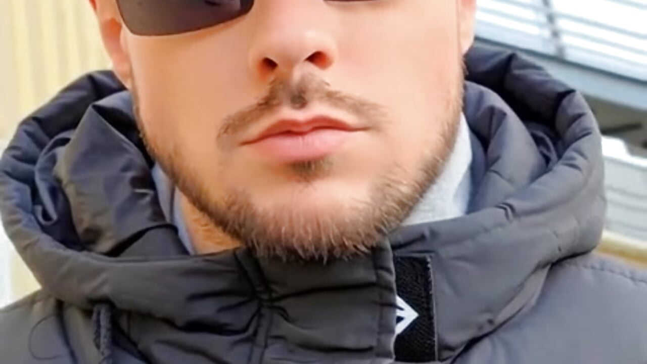 profile-intro-video-1776814979 - video oleh model kamera Hackcell44