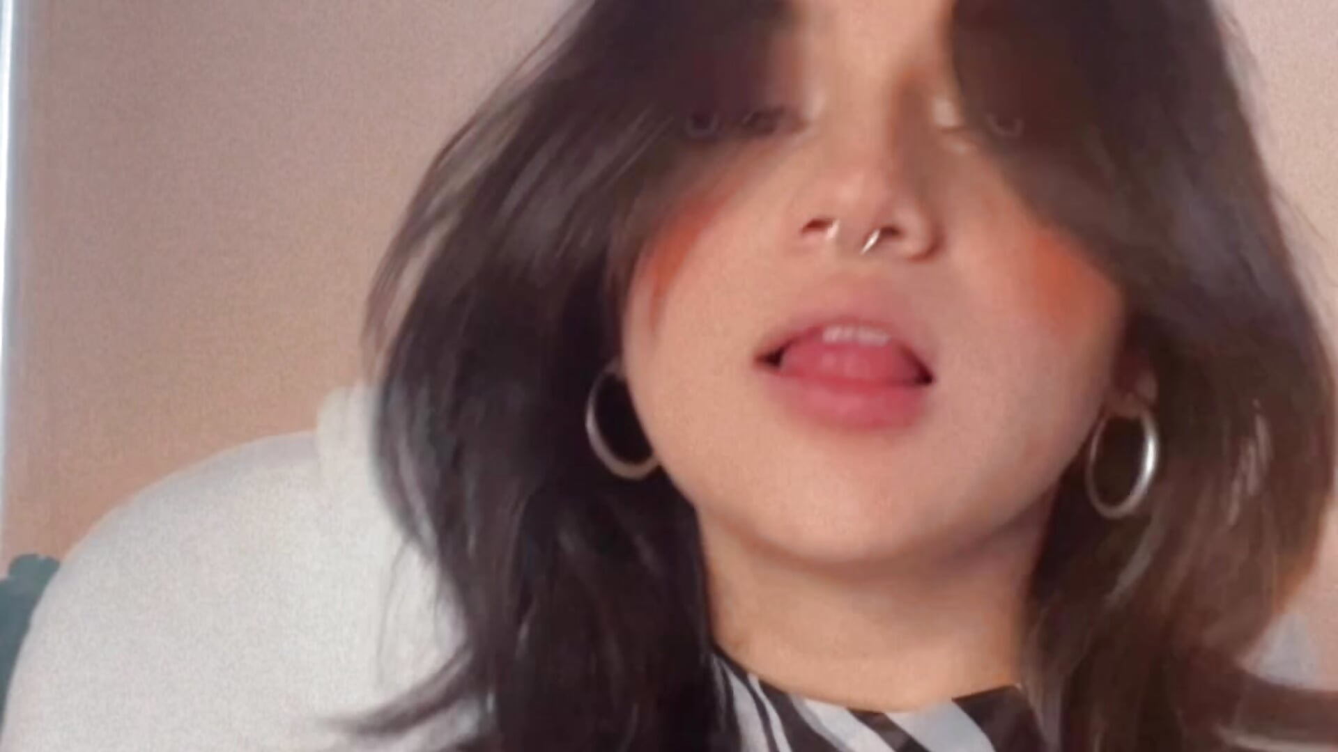 Being sexy - video by nahiapaws cam model