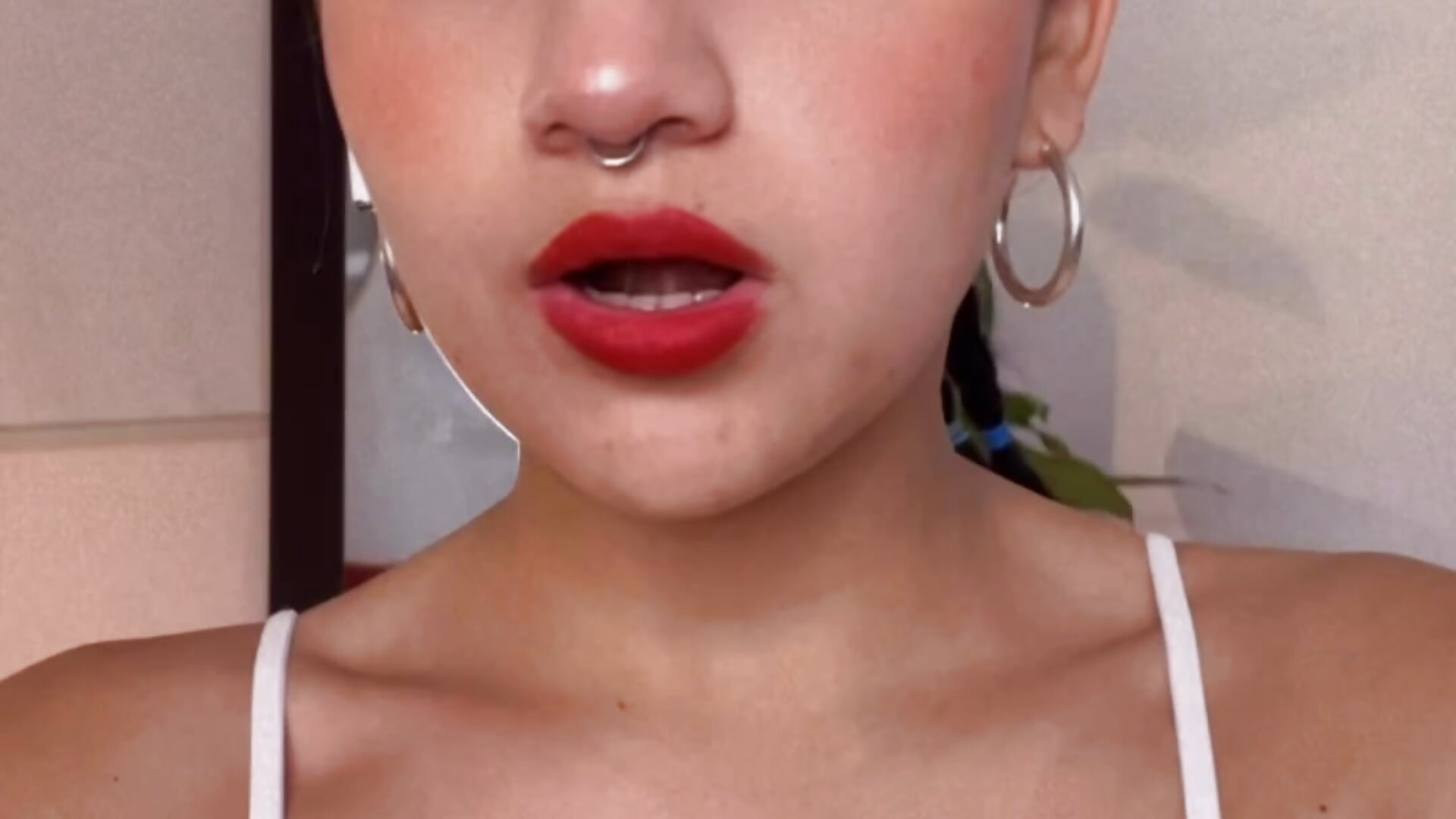 935b4ec5c0914c2eb1b5283f8700ac50.mov - video by nahiapaws cam model