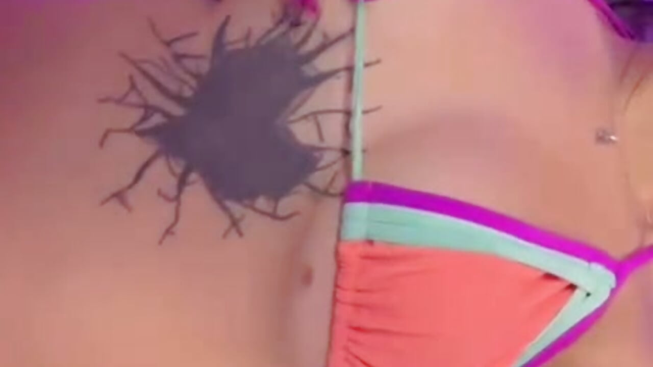 CAREFUL, MY LOOK COMES WITH BAD INTENTIONS 😈👅 - video by SaraaMills cam model