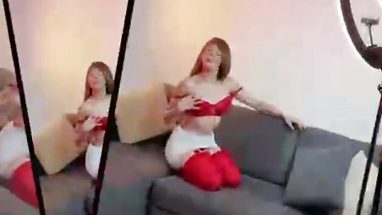 Red Girl – video od webkamerové modelky Ana_333